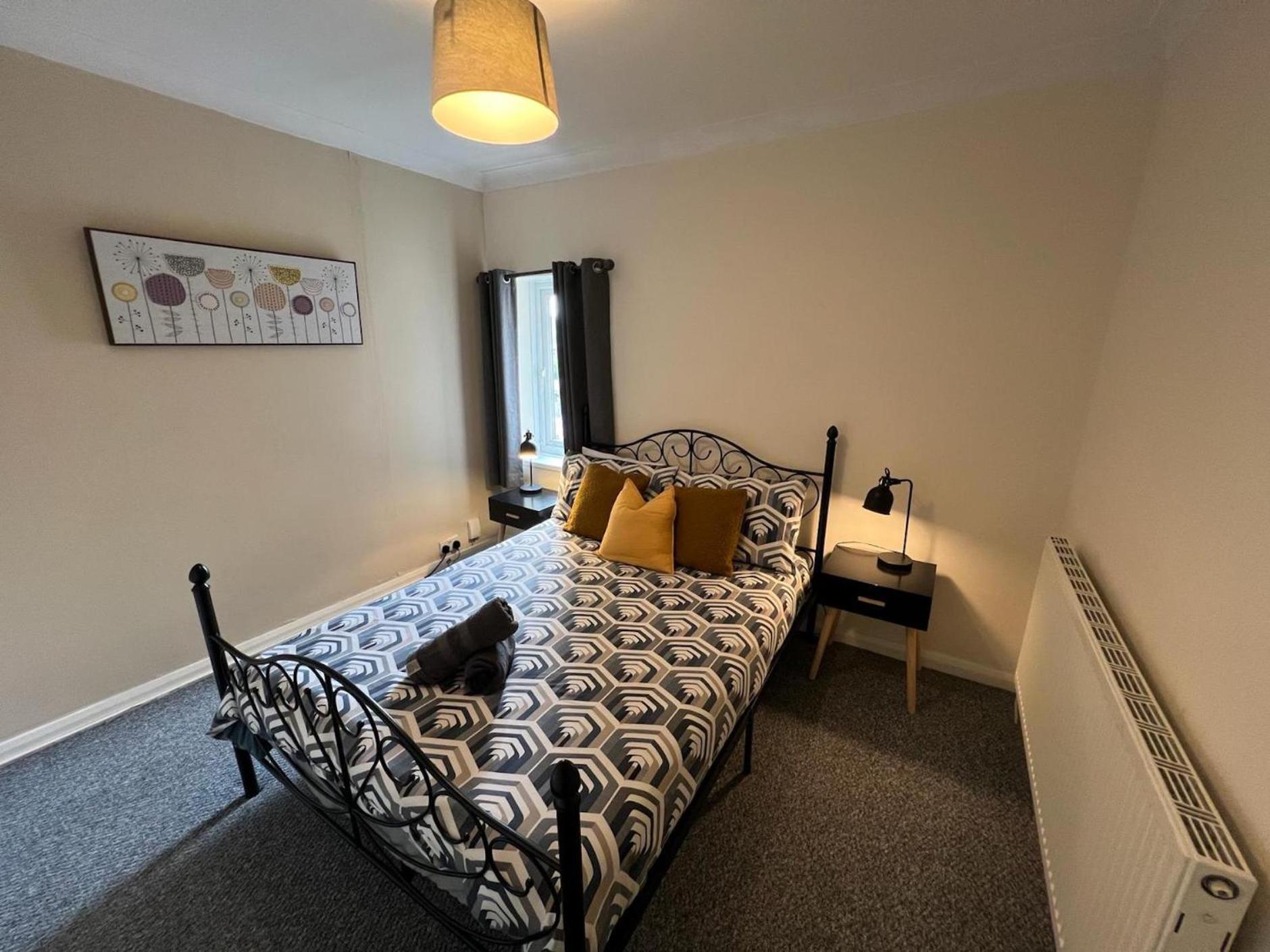 Great 4 Bedroom House - Great Location - Garden - Parking - Fast Wifi - Smart Tv - Newly Decorated - Sleeps Up To 8! Only 10 Mins Drive To Sandbanks Beach! Close To Poole & Bournemouth Esterno foto